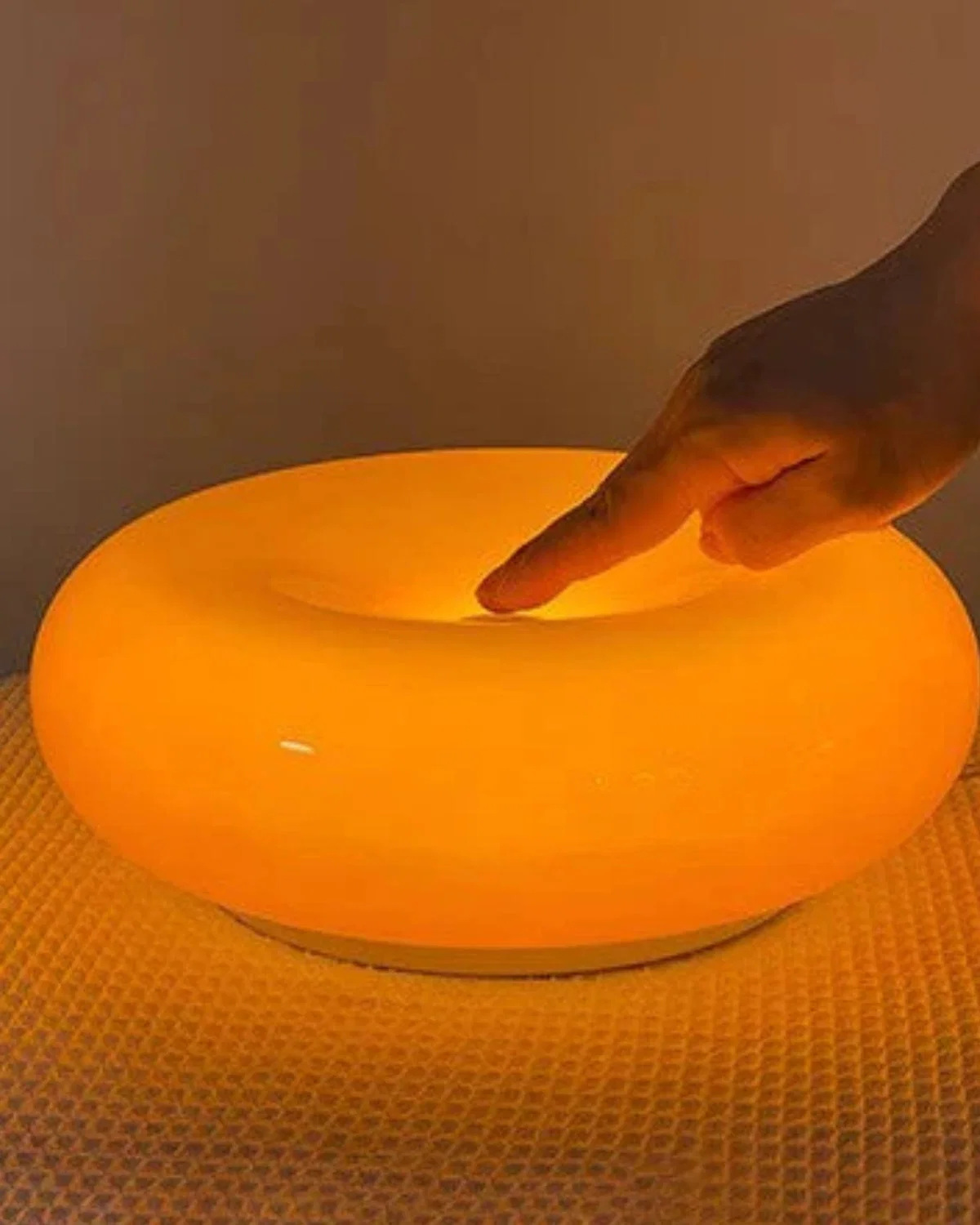 round-donut-table-lamp-led-orange-white-30cm-41191695_2.jpg