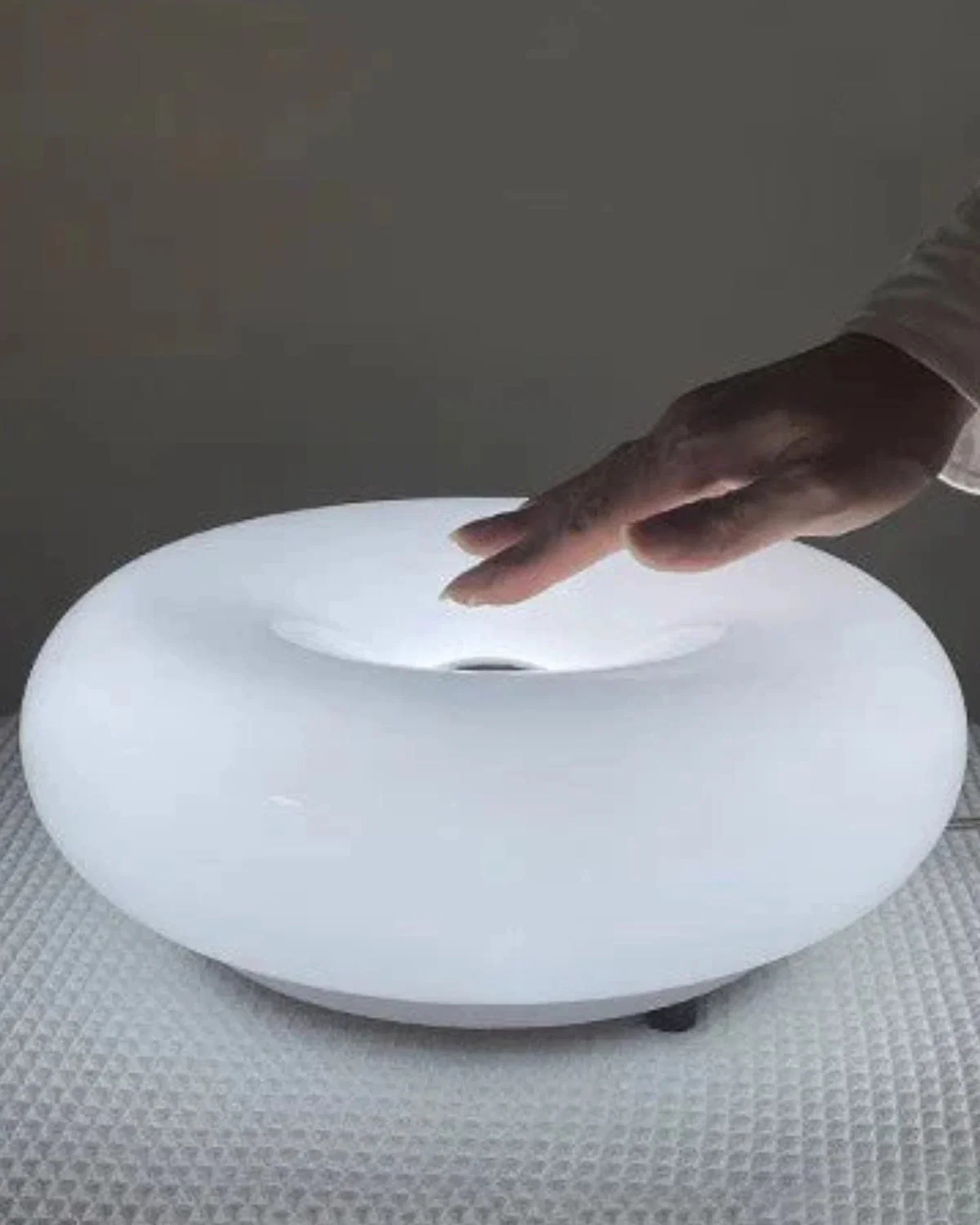 round-donut-table-lamp-led-orange-white-30cm-41191695_3.jpg